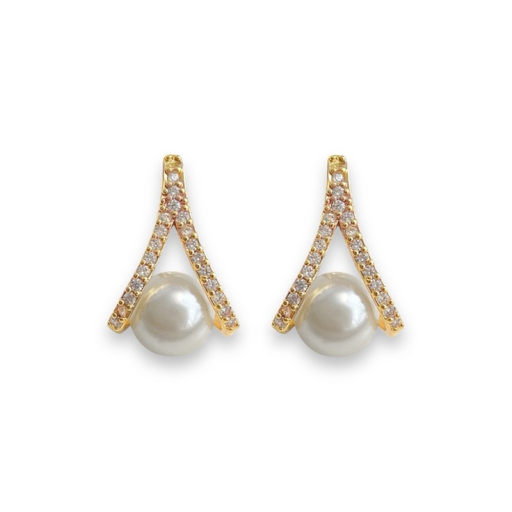 Elegant White Pearl Stud Earrings for Women